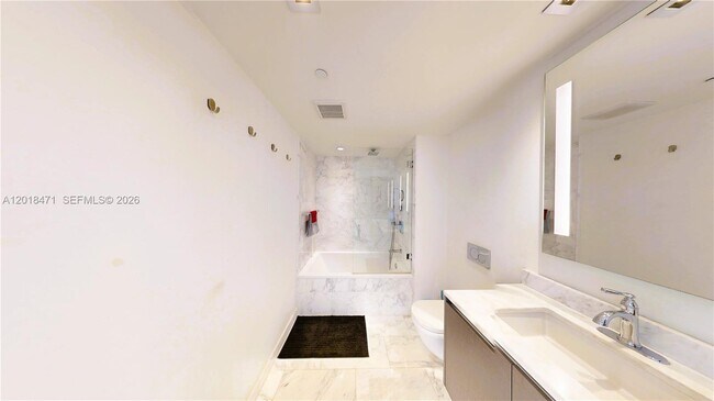 Building Photo - 1451 Brickell Ave