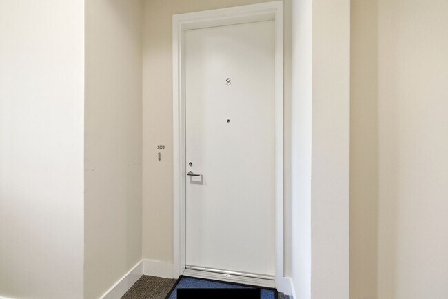 Building Photo - Gorgeous & Modern Los Altos Condo