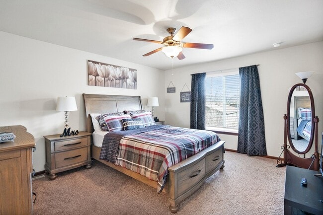 Building Photo - Luxury Iowa City townhouse close to UIHC and Kinnick