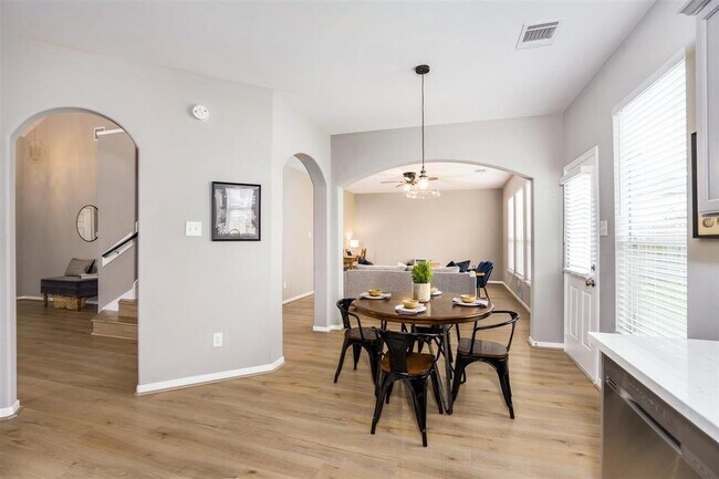 Building Photo - 25234 Clover Ranch Dr