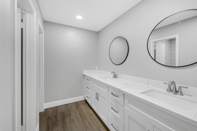 Building Photo - 4515 Larch Dr