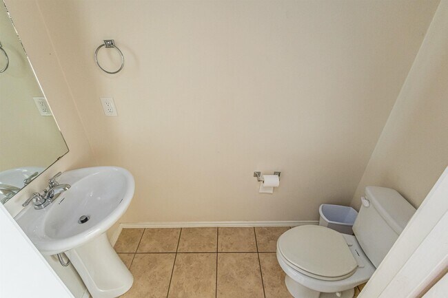 Building Photo - 108 Niagara Dr.