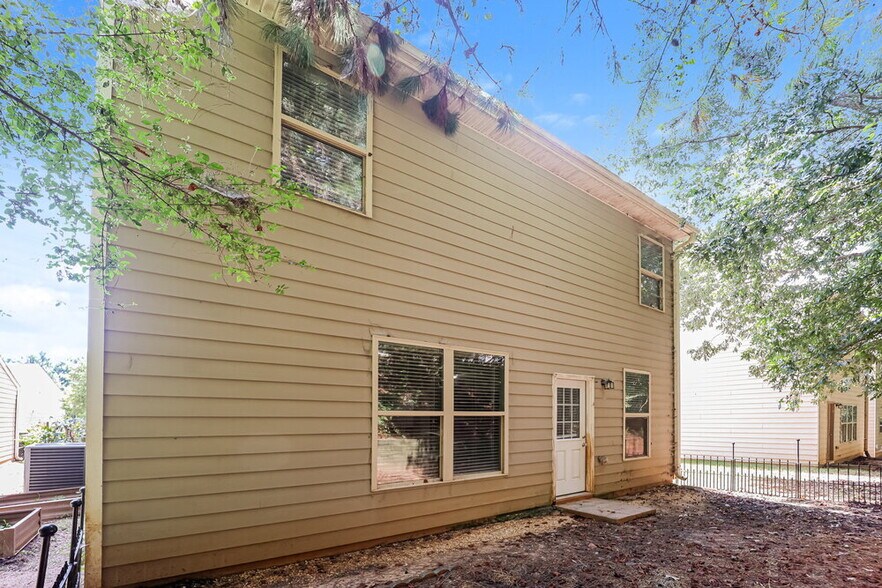 Building Photo - 258 Stillwood Dr