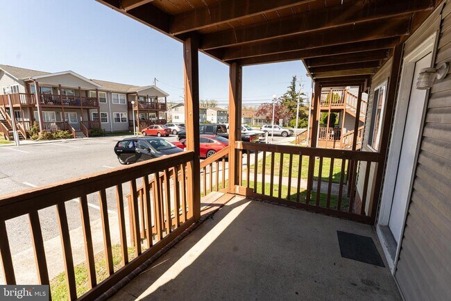 Building Photo - 516 Bay St