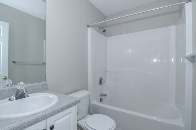 Building Photo - 1215 Pinnacle Dr