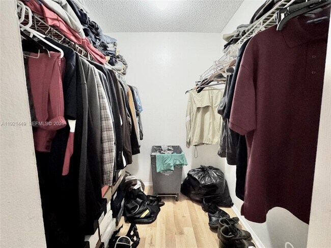 Building Photo - 505 S Pine Island Rd