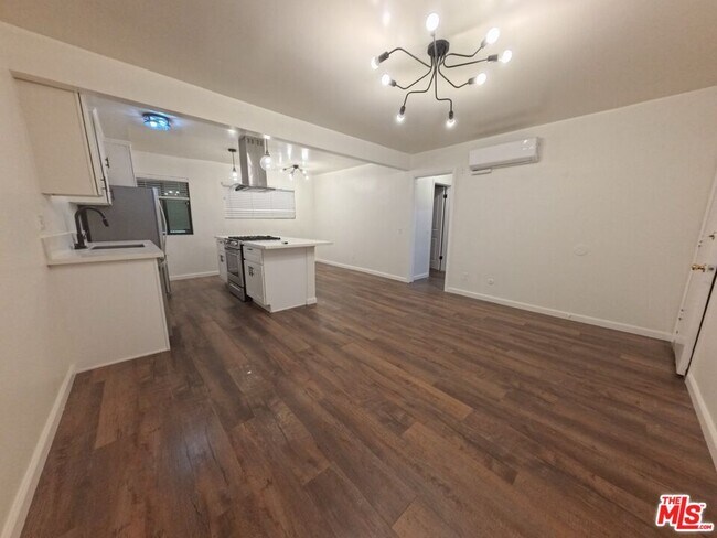 Building Photo - 6607 N Figueroa St