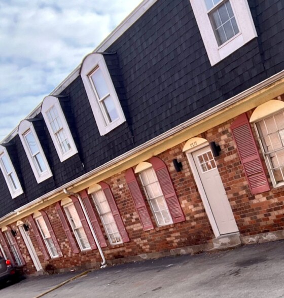 Primary Photo - Affordable 1 bed/1 bath apartments on New ...