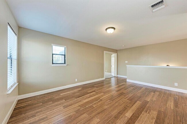 Building Photo - 8824 Edmundsbury Dr