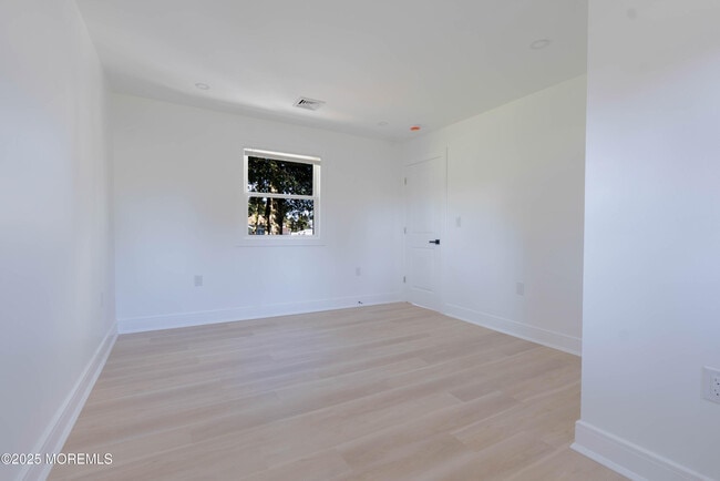 Building Photo - 537 Prospect Ave