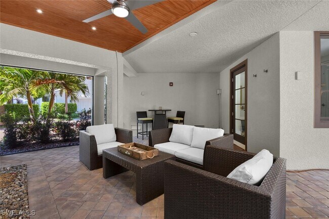 Building Photo - 684 10th Ave S