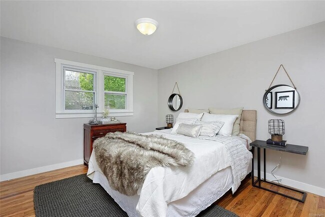 Building Photo - Charming 3-Bedroom Oasis with Expansive Yard and Driveway!