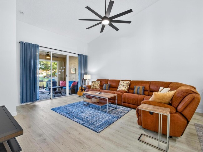 Building Photo - 233 W Coral Trace Cir