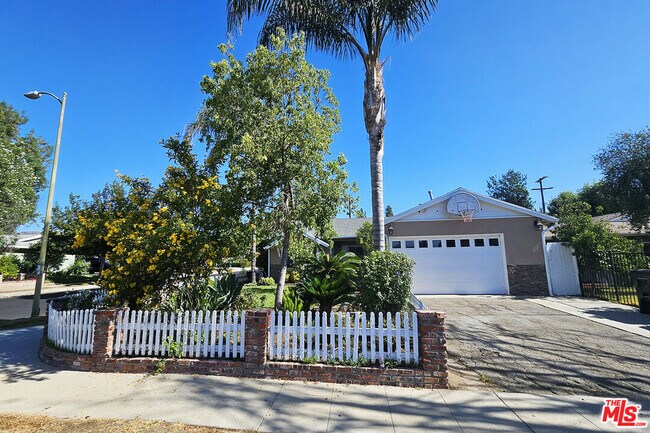 Building Photo - 22957 Stagg St
