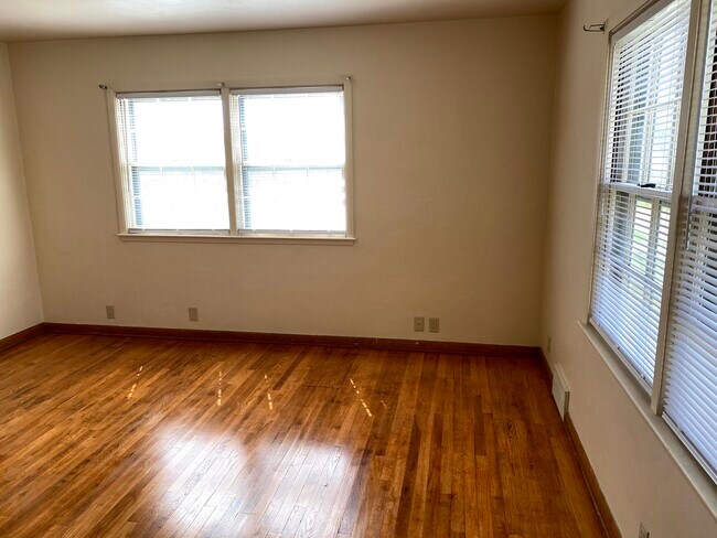 Building Photo - 1322 Harding Ave