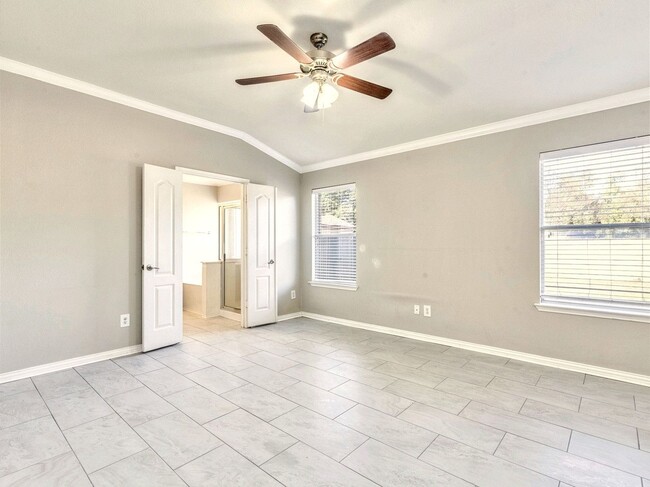 Building Photo - Comfortable 3BR / 2BA Home with Fireplace, Natural Light & Private Backyard