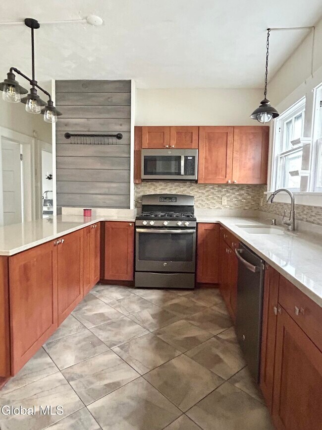 Building Photo - 1204 19th St