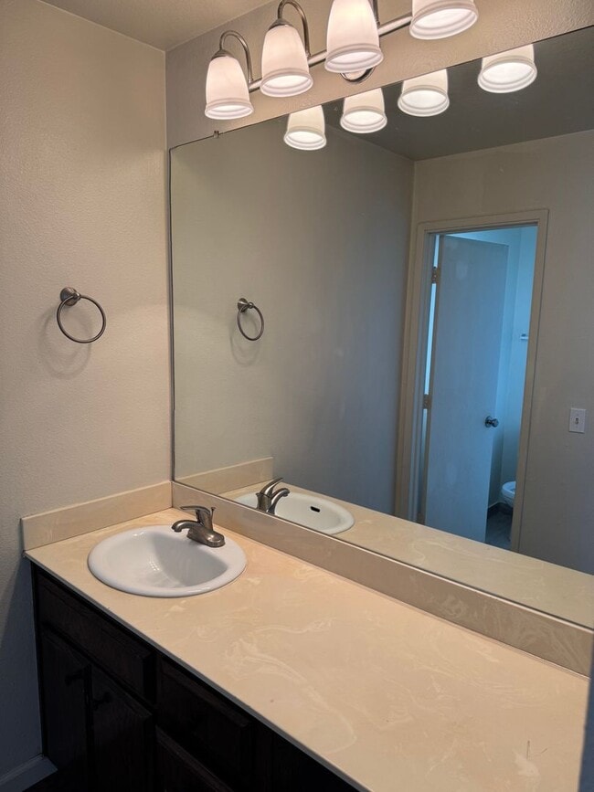 Building Photo - 1107 Wimbledon Dr