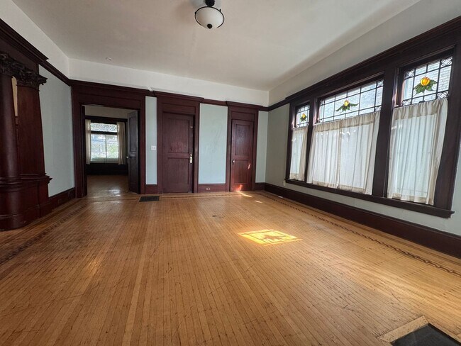 Building Photo - 2526 Polk St NE