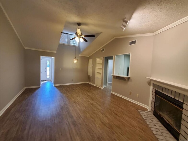 Building Photo - 5951 Carmel Dr