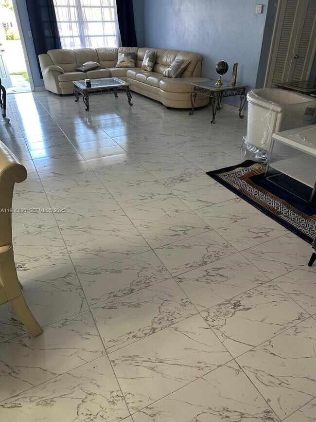 Building Photo - 5360 Fletcher St