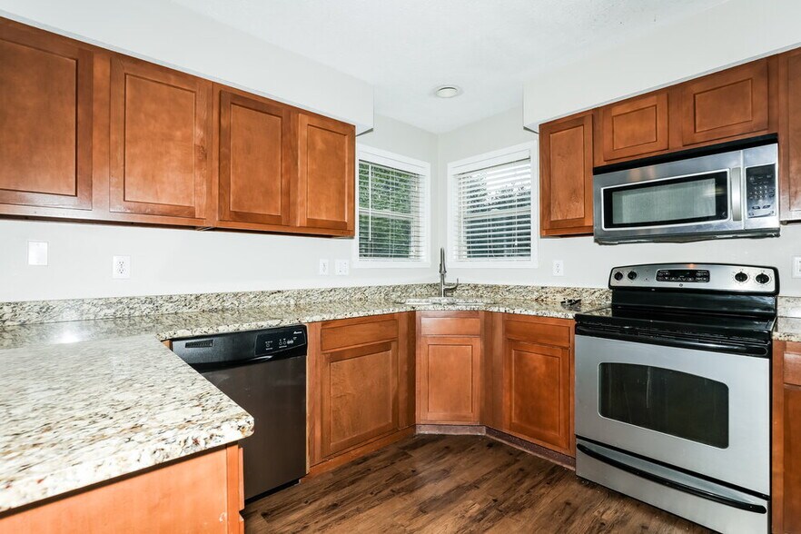 Building Photo - 5287 Ivy Hill Dr