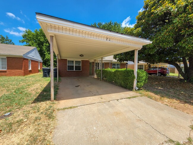 Building Photo - 3 Bedroom 2 Bath brick home in Shawnee
