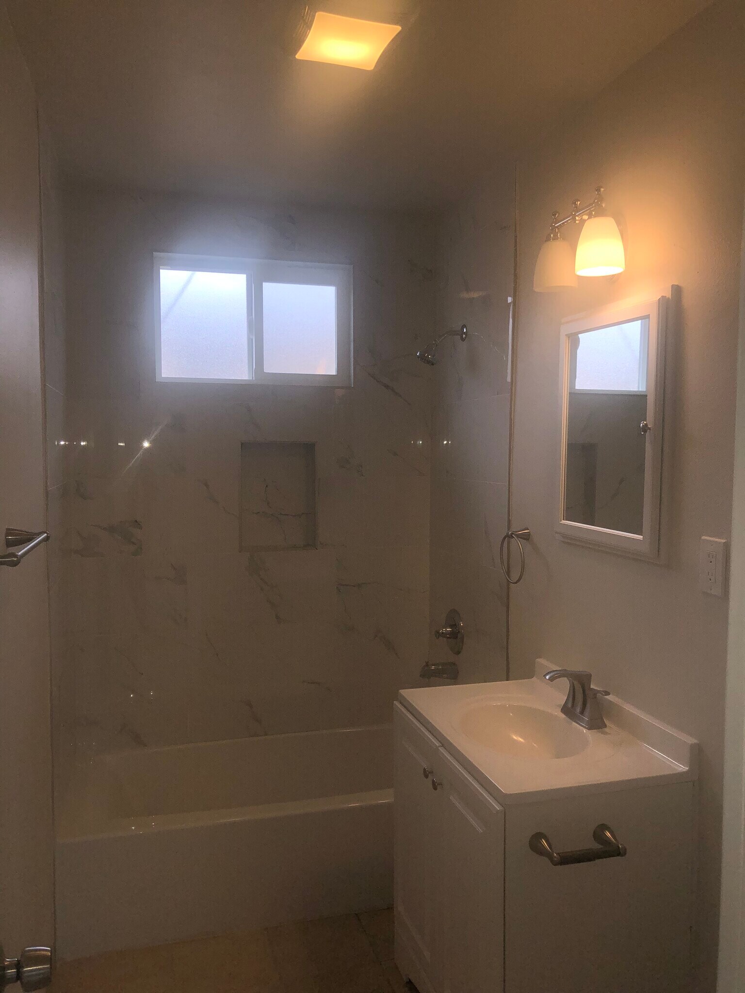Bathroom - 5461 Kingsley St