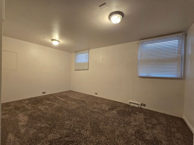 Building Photo - 3232 Poly Dr