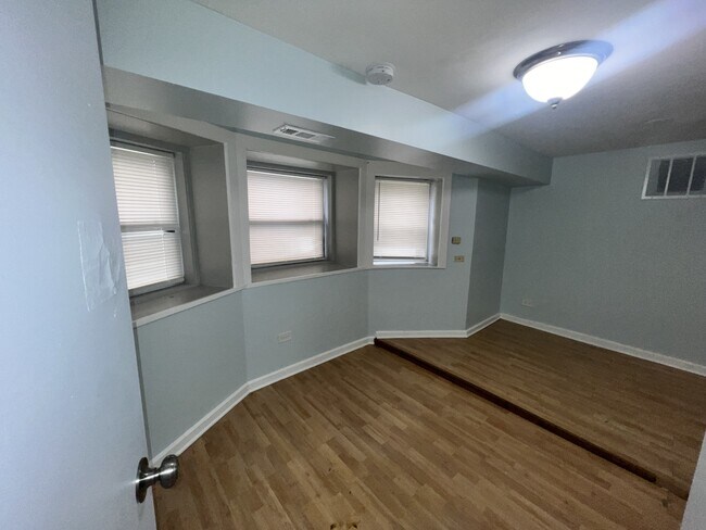 Building Photo - 2701 E 75th Pl