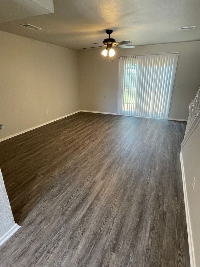 Building Photo - 3 BEDROOM 2 BATH CONDO BY UNT