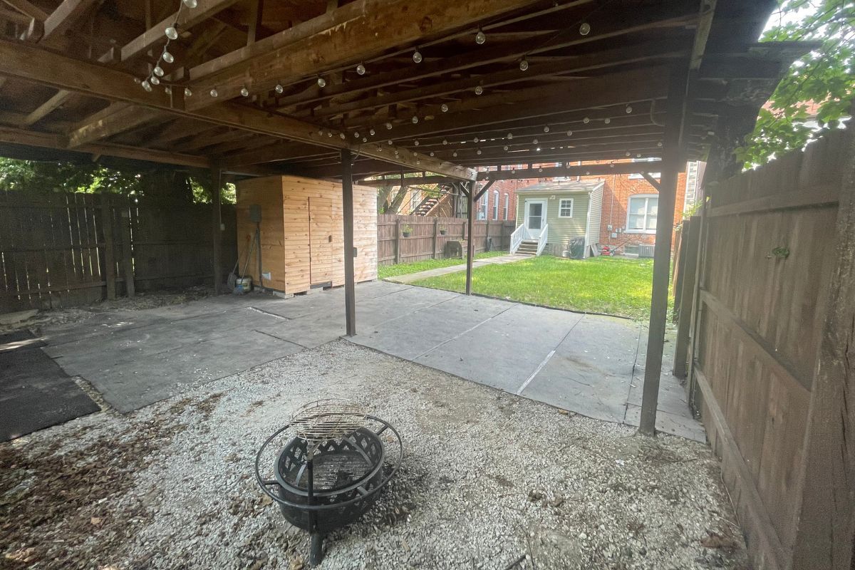 Outdoor Living Space - 1449 E Long St