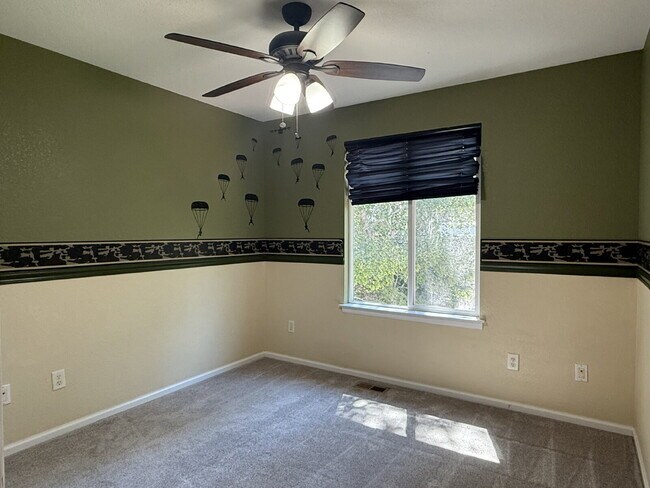 Building Photo - Gorgeous Reunion Home Features 4 Beds/2.5 Baths and Large Backyard. Close to Shopping, Dining and...