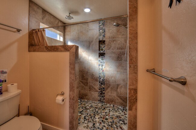 Building Photo - 3366 Oleander Ln