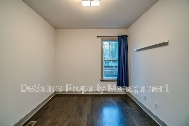 Building Photo - 917B Spain Ave