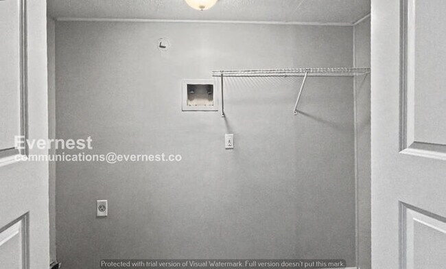 Building Photo - 3 Bed/2 Bath Home with Off-Street Parking / Pet-Friendly / Available Now!