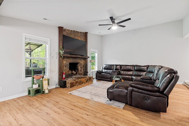 Building Photo - Private 3BR Retreat on 2 Wooded Acres in Clover with no HOA!!