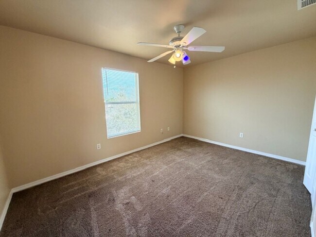 Building Photo - Spacious 4 bedroom, 2.5 bath, 2 car garage home for rent on a corner lot!