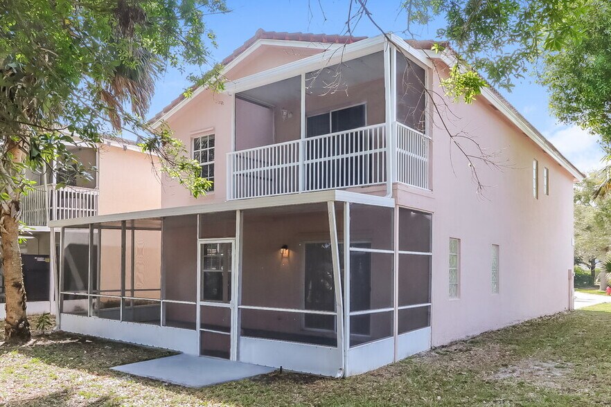 Building Photo - 4124 Pine Hollow Cir