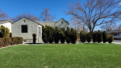 Building Photo - Spacious & Charming 2-Bed/2-Bath Home – Walk to UNR!