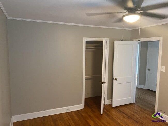 Building Photo - 2740 Northwoods Dr S