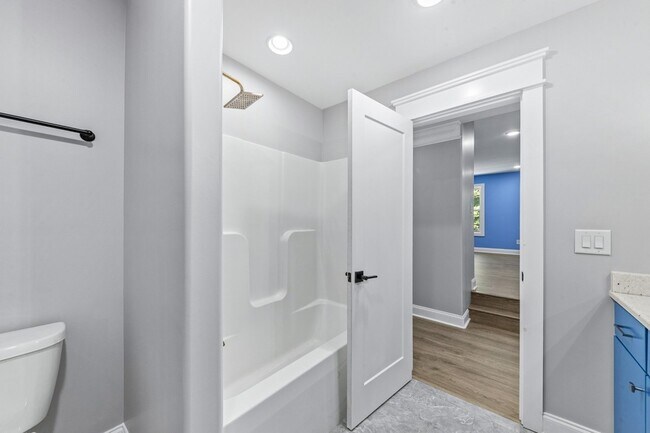 Building Photo - 601 Joyce Ave