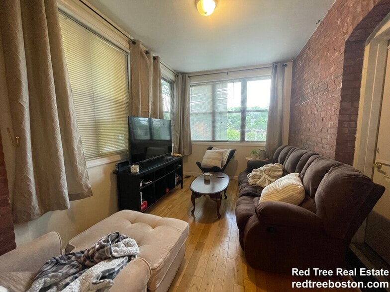 Building Photo - 191 Winthrop Rd