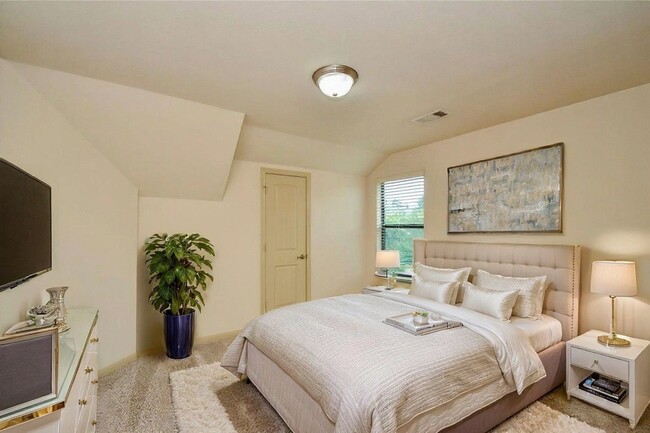 Building Photo - 11014 Sir Alex Dr