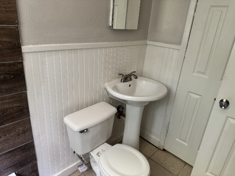 Building Photo - 1218-1220 Georgetown Rd