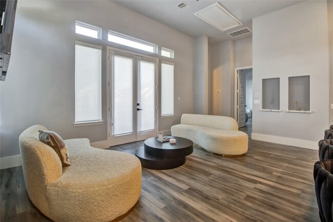 Building Photo - 811 Paul Quinn St