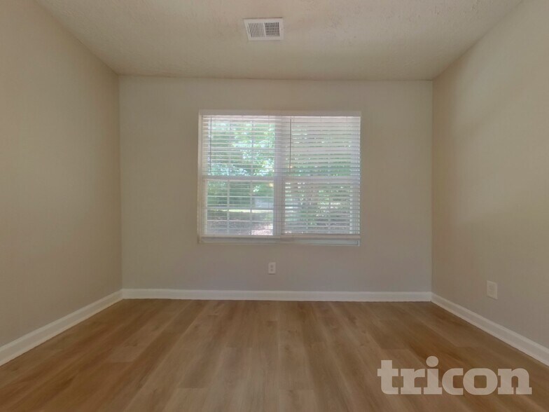 Building Photo - 156 Bridgestone Ln