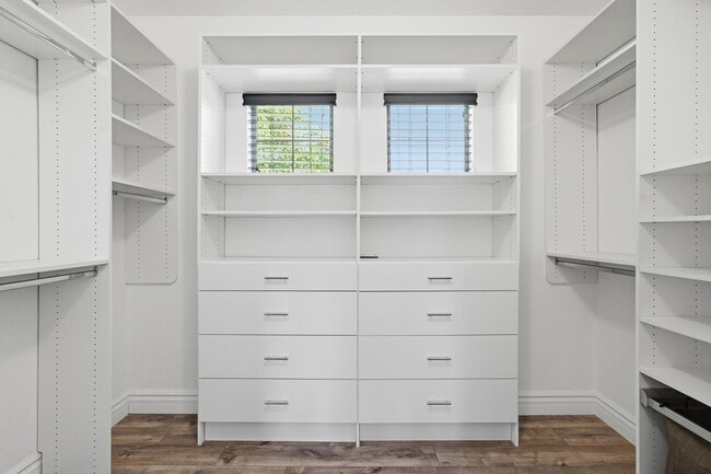 Building Photo - 16809 W Magnolia St