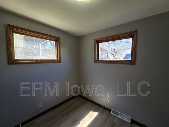 Building Photo - 804 W Mullan Ave