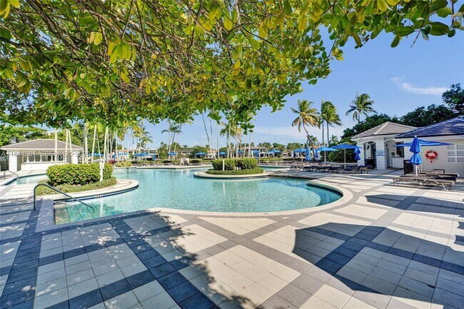 Building Photo - 21150 Point Pl